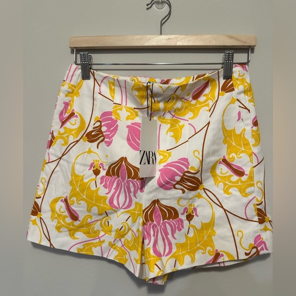 NWT Zara Pleated High Waisted Floral Shorts Size M - Picture 3 of 9